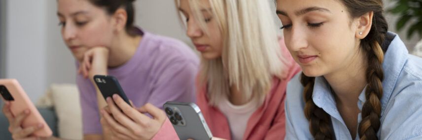 Beneficios y riesgos de las redes sociales en los adolescentes
