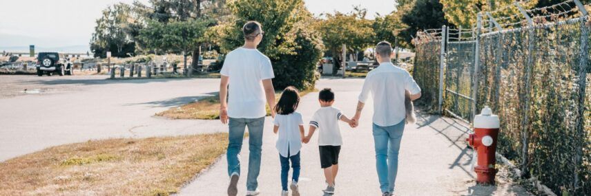 padres cuidando a sus hijos psicología